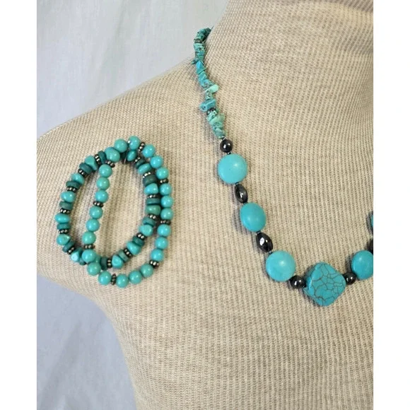 Turquoise Jewelry Set 20" Necklace and 2 Bracelets - Picture 4 of 8